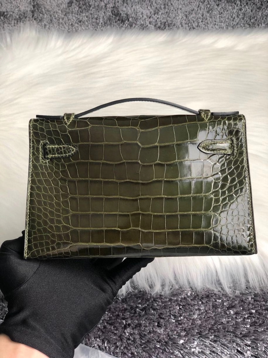 Hermès(爱马仕)Mini kelly pochette 22cm 亮面鳄鱼 6H 橄榄绿 银扣 顶级手缝 手拿包 晚宴包-拉尔森鳄鱼皮具定制 - 爱马仕包包官网 Hermès(爱马仕)Mini kelly pochette 22cm 亮面鳄鱼 6H 橄榄绿 银扣 顶级手缝 手拿包 晚宴包