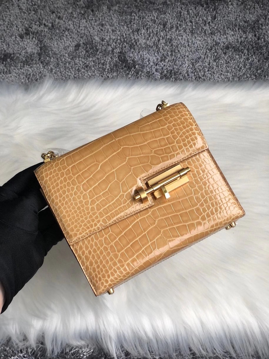 Hermès（爱马仕）Verrou 17cm Alligator shiny 亮面鳄鱼 杏色 奶茶色 金扣 顶级手缝 现货