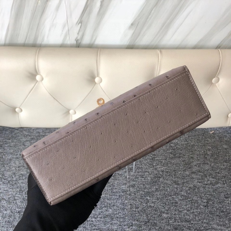 Hermès(爱马仕)Mini kelly pochette 22cm Ostrich kk 鸵鸟 m8 沥青灰 顶级手缝 手拿包 晚宴包 现货-拉尔森鳄鱼皮具定制 - 爱马仕包包官网 Hermès(爱马仕)Mini kelly pochette 22cm Ostrich kk 鸵鸟 m8 沥青灰 顶级手缝 手拿包 晚宴包 现货