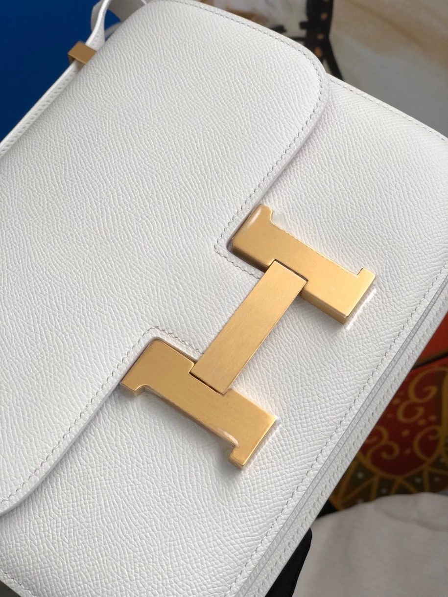 Hermès（爱马仕）Constance 24cm Epsom 原厂掌纹皮 01纯白 White 内拼玫瑰紫 拉丝金扣 现货