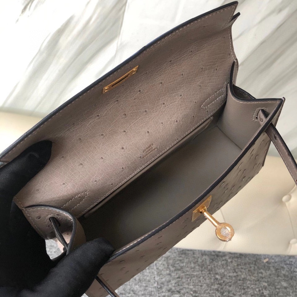 Hermès（爱马仕）Mini kelly pochette 22cm Ostrich kk 鸵鸟 m8 沥青灰 顶级手缝 手拿包 晚宴包  现货
