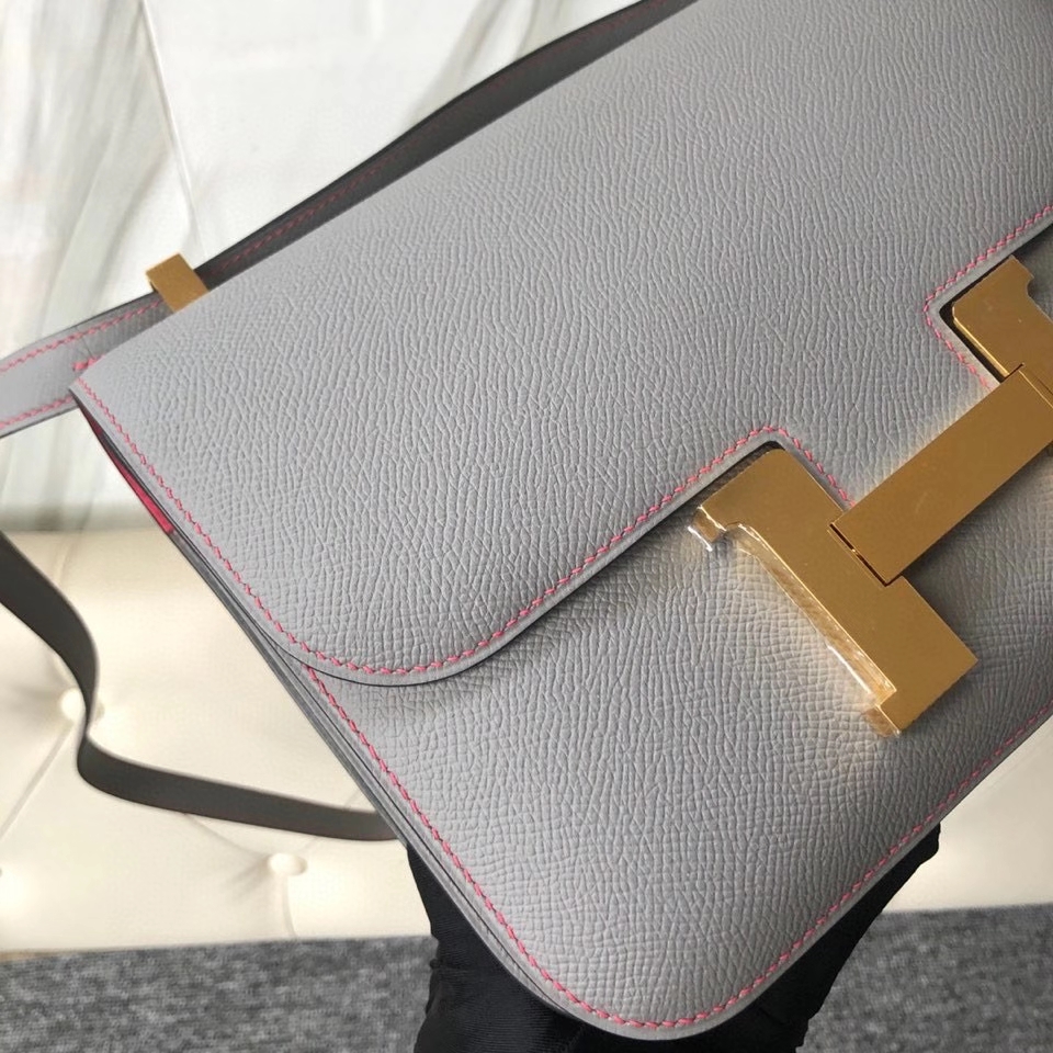 Hermès(爱马仕)Constance 24cm Epsom 原厂掌纹皮 4Z 海鸥灰 内拼唇膏粉 金扣 马蹄印 顶级手缝 现货-拉尔森鳄鱼皮具定制 - 爱马仕包包官网 Hermès(爱马仕)Constance 24cm Epsom 原厂掌纹皮 4Z 海鸥灰 内拼唇膏粉 金扣 马蹄印 顶级手缝 现货