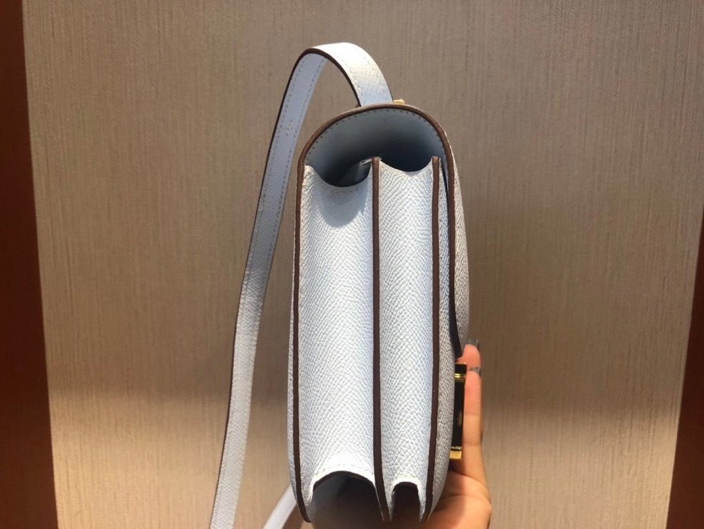 Hermès（爱马仕）最最新Y刻 正品 Constance18cm Epsom T0雾蓝色 金扣