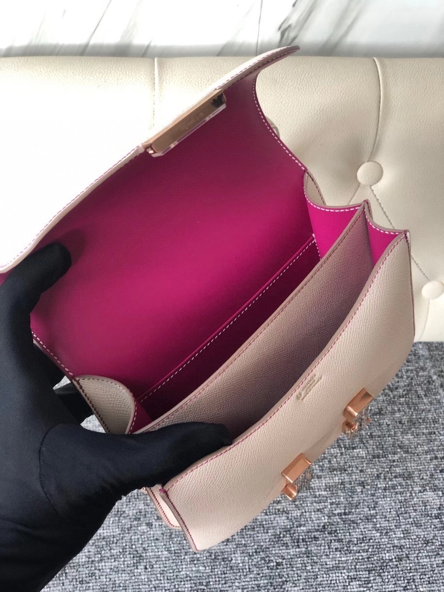 Hermès（爱马仕）Constance 18cm Epsom 原厂掌纹皮 ck10 奶昔白 内拼 玫瑰紫 金扣 马蹄印 定制