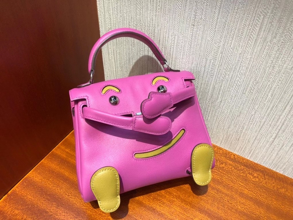 Hermès（爱马仕）Kelly doll swift 玉兰粉拼芝麻黄 银扣