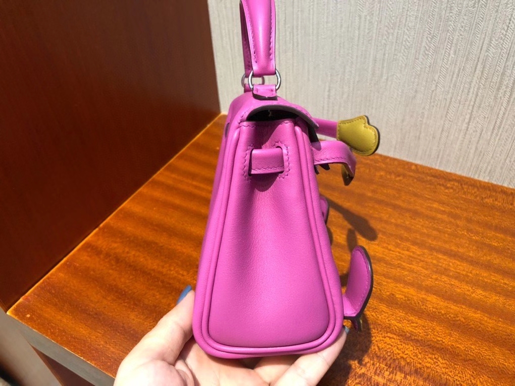 Hermès（爱马仕）Kelly doll swift 玉兰粉拼芝麻黄 银扣