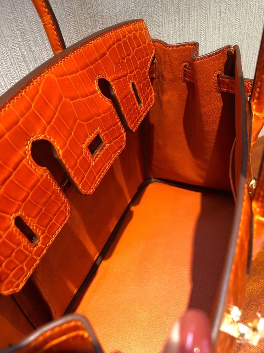 Hermès(爱马仕)Birkin 25cm Crocodile shiny 亮面鳄鱼 93 橙色 Orange 金扣 顶级手缝 现货-拉尔森鳄鱼皮具定制 - 爱马仕包包官网 Hermès(爱马仕)Birkin 25cm Crocodile shiny 亮面鳄鱼 93 橙色 Orange 金扣 顶级手缝 现货