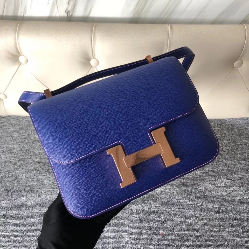 Hermès（爱马仕）Constance 24cm Epsom 原厂掌纹皮  7T 电光蓝内拼唇膏粉 唇膏粉线  玫瑰金扣 rose gold 现货