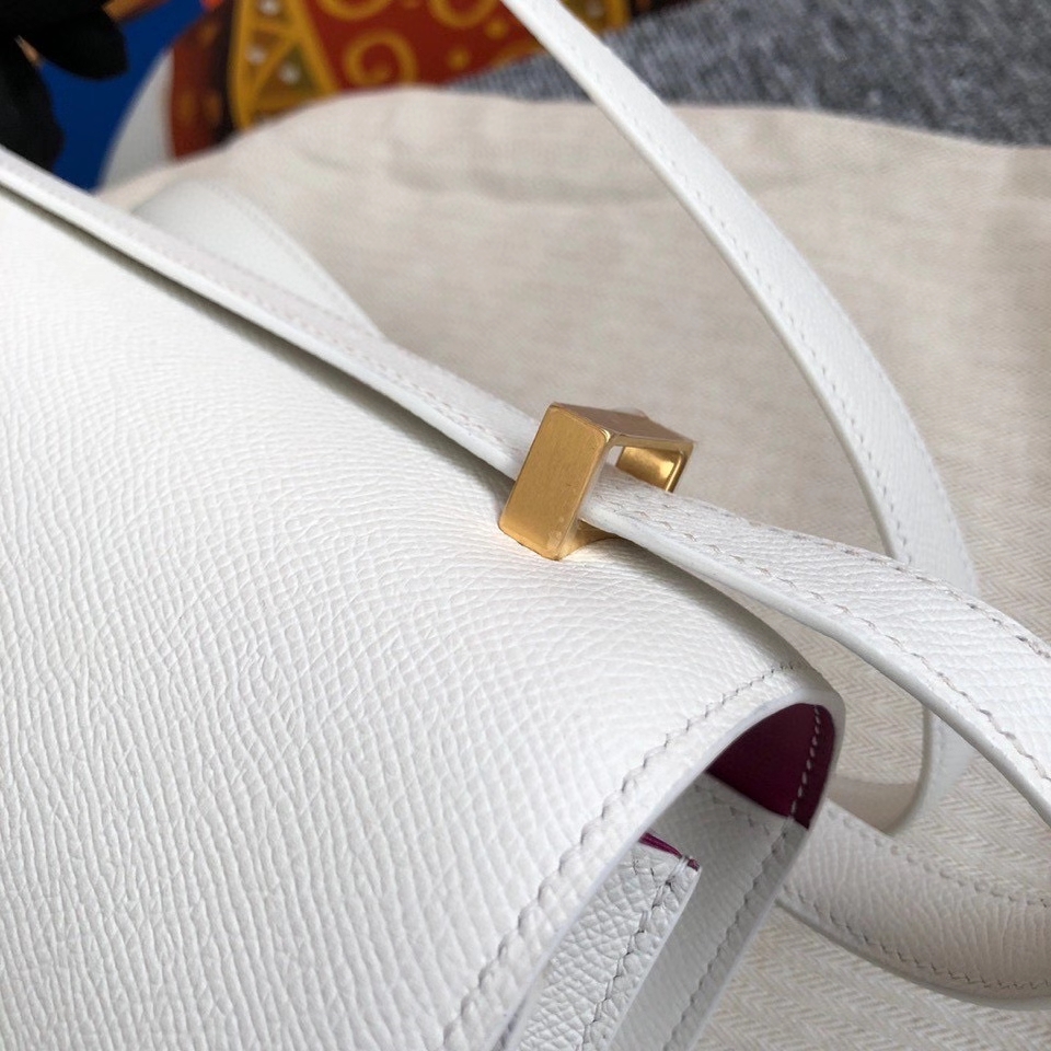 Hermès（爱马仕）Constance 24cm Epsom 原厂掌纹皮 01纯白 White 内拼玫瑰紫 拉丝金扣 现货
