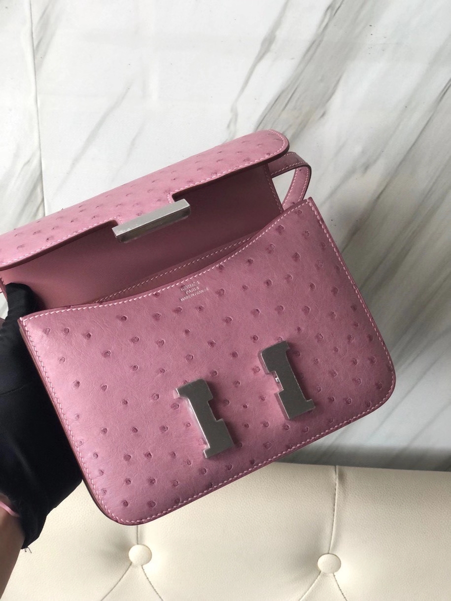 Hermès（爱马仕）Constance 18cm Ostrich kk 鸵鸟 薰衣草粉  银扣 顶级手缝 现货