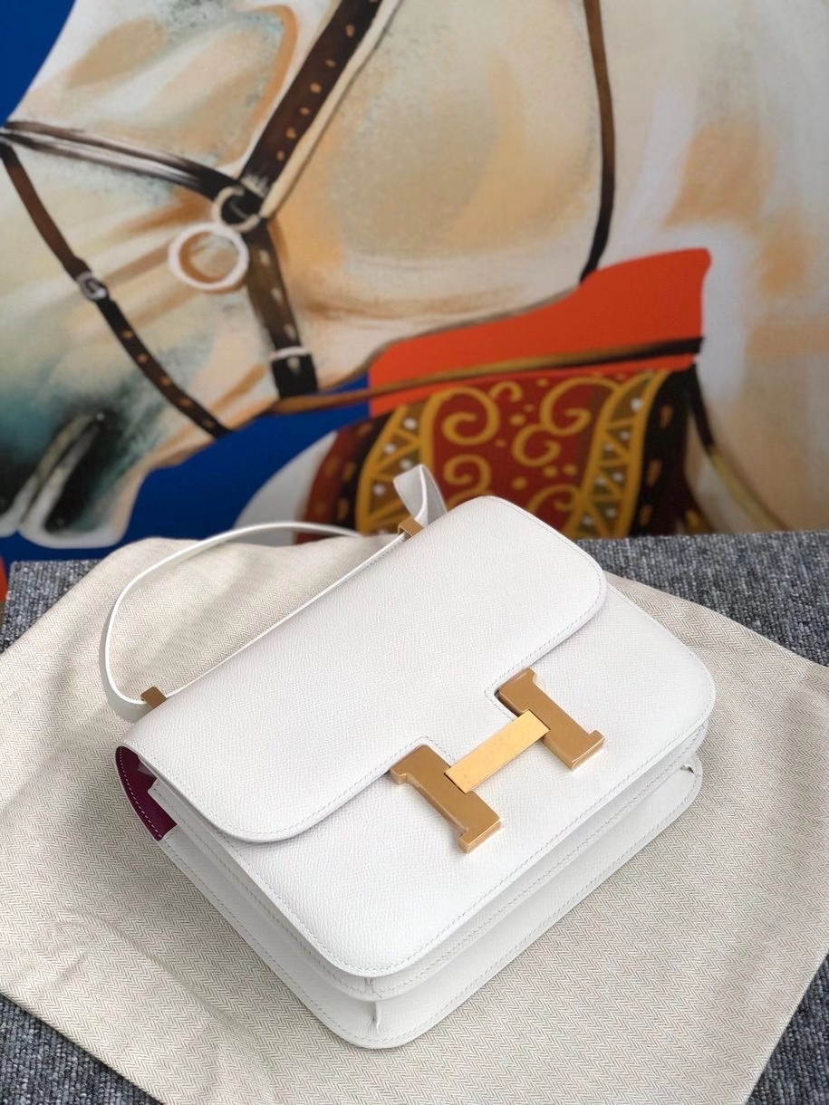 Hermès（爱马仕）Constance 24cm Epsom 原厂掌纹皮 01纯白 White 内拼玫瑰紫 拉丝金扣 现货
