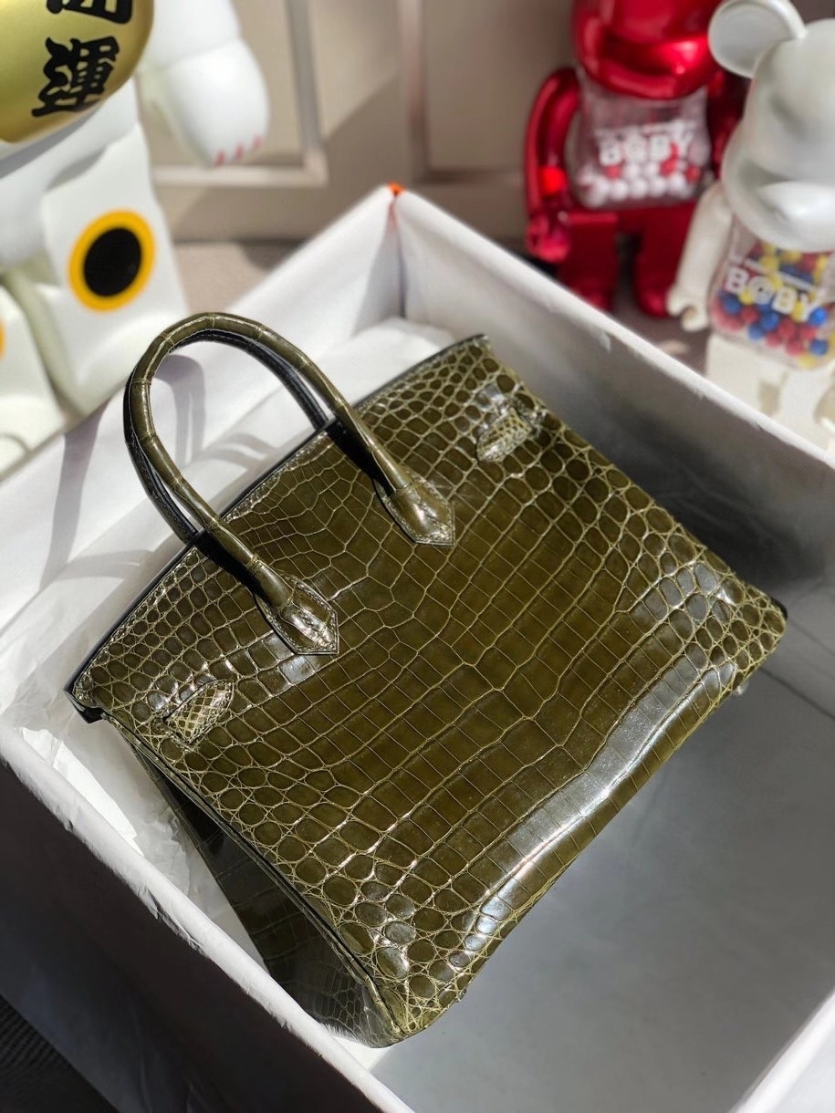 Hermès(爱马仕)Birkin 25cm Crocodile shiny 亮面鳄鱼 C6 深橄榄绿 银扣 顶级手缝 品相完美 现货-拉尔森鳄鱼皮具定制 - 爱马仕包包官网 Hermès(爱马仕)Birkin 25cm Crocodile shiny 亮面鳄鱼 C6 深橄榄绿 银扣 顶级手缝 品相完美 现货