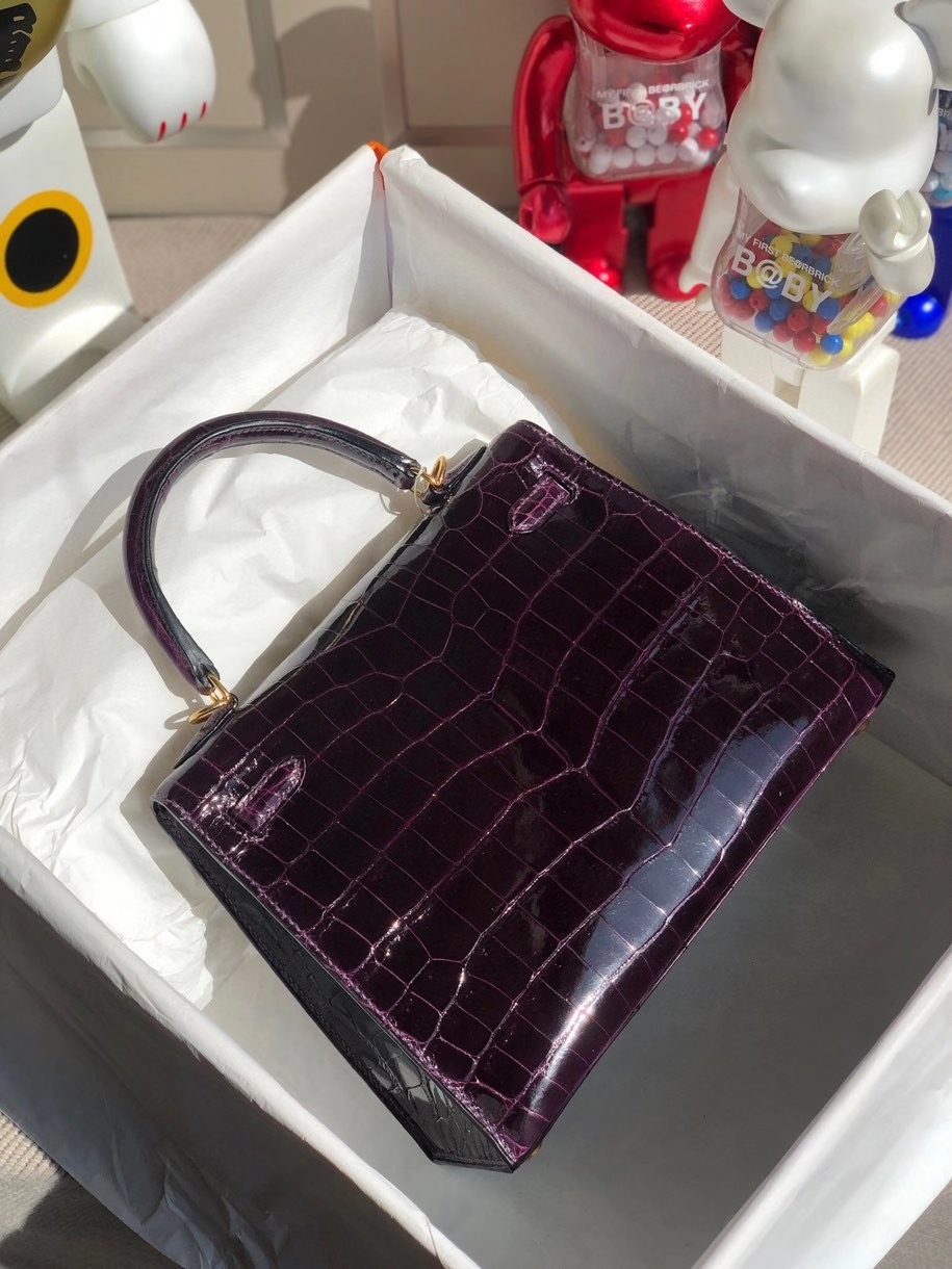 Hermès(爱马仕)Kelly 25cm Crocodile shiny 亮面鳄鱼 9G葡萄紫 金扣 顶级手缝 现货-拉尔森鳄鱼皮具定制 - 爱马仕包包官网 Hermès(爱马仕)Kelly 25cm Crocodile shiny 亮面鳄鱼 9G葡萄紫 金扣 顶级手缝 现货
