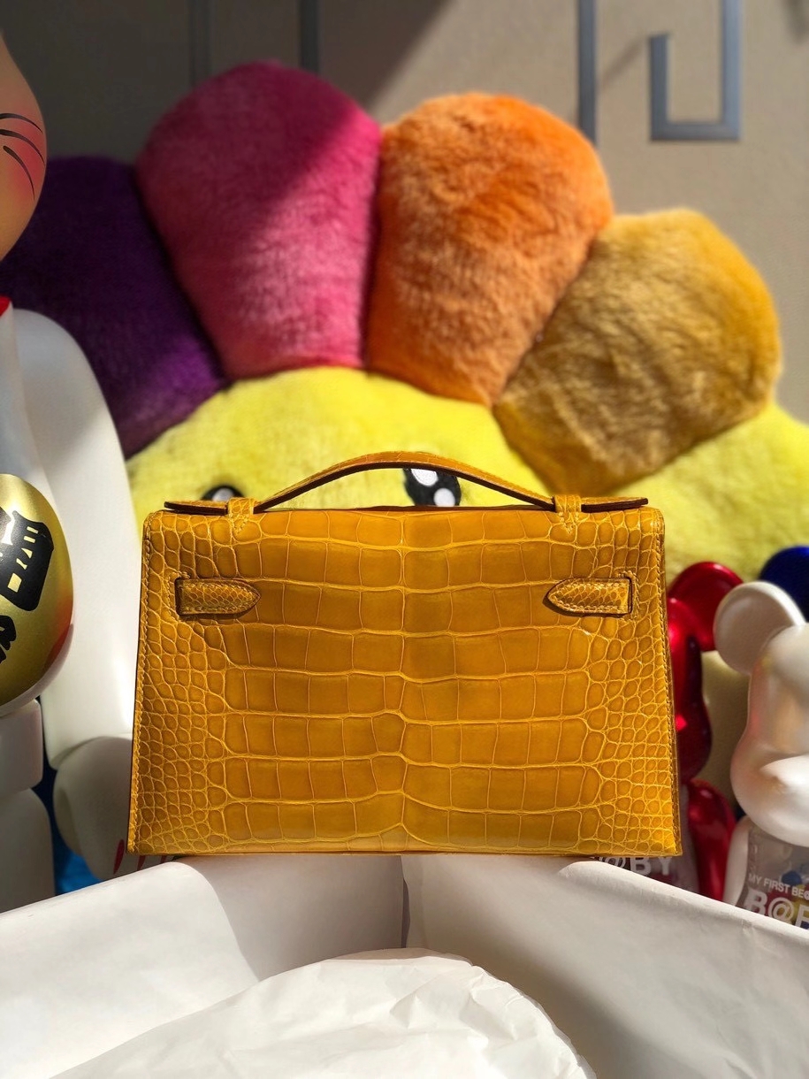 Hermès(爱马仕)Mini kelly pochette 22cm Alligator shiny 亮面鳄鱼 9D 琥珀黄 Amber 金扣 顶级手缝 晚宴包 现货-拉尔森鳄鱼皮具定制 - 爱马仕包包官网 Hermès(爱马仕)Mini kelly pochette 22cm Alligator shiny 亮面鳄鱼 9D 琥珀黄 Amber 金扣 顶级手缝 晚宴包 现货