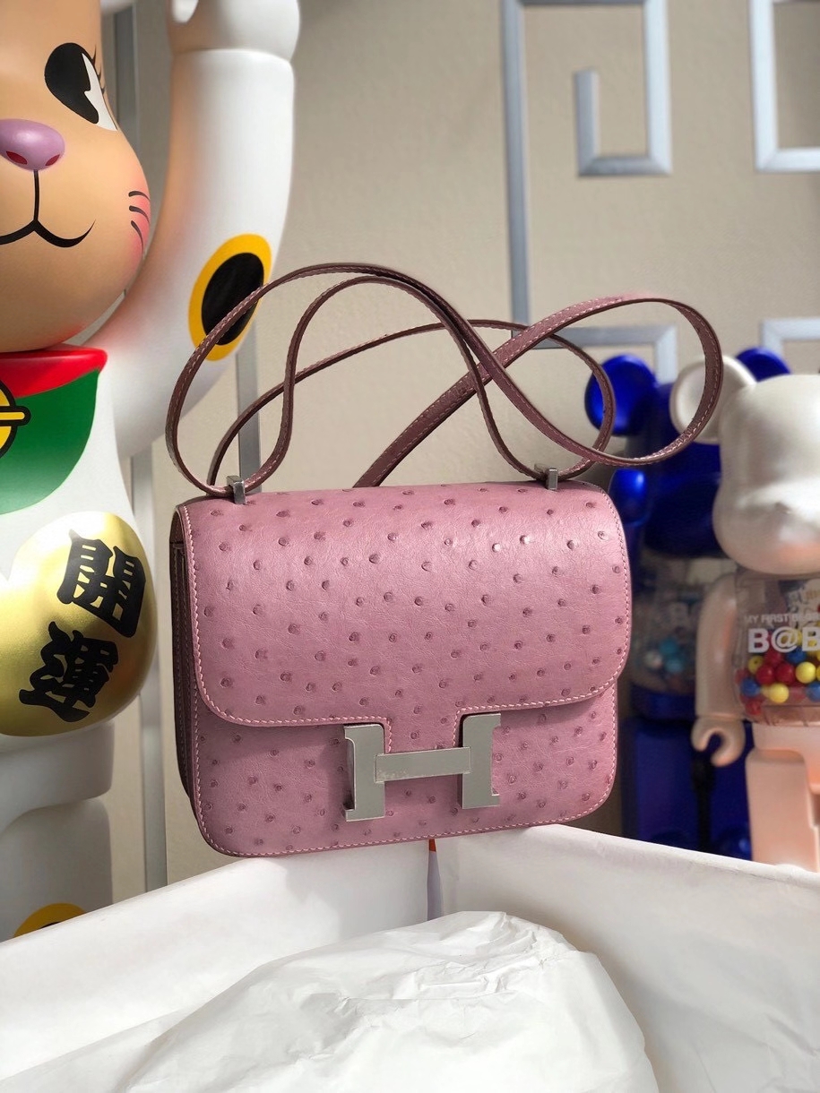Hermès（爱马仕）Constance 18cm Ostrich kk 鸵鸟 皮粉 银扣 顶级手缝 现货