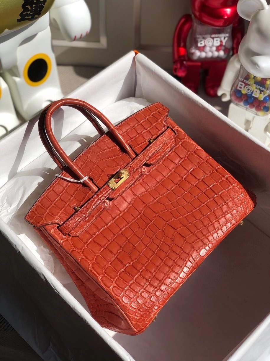 Hermès(爱马仕)Birkin 25cm Crocodile matt 雾面鳄鱼 M9 三文鱼红 金扣 顶级手缝 品相完美 现货-拉尔森鳄鱼皮具定制 - 爱马仕包包官网 Hermès(爱马仕)Birkin 25cm Crocodile matt 雾面鳄鱼 M9 三文鱼红 金扣 顶级手缝 品相完美 现货