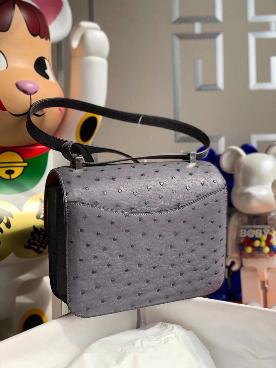Hermès（爱马仕）Constance 24cm Ostrich kk 鸵鸟 玛瑙灰 内拼国旗红 银扣 顶级手缝 现货