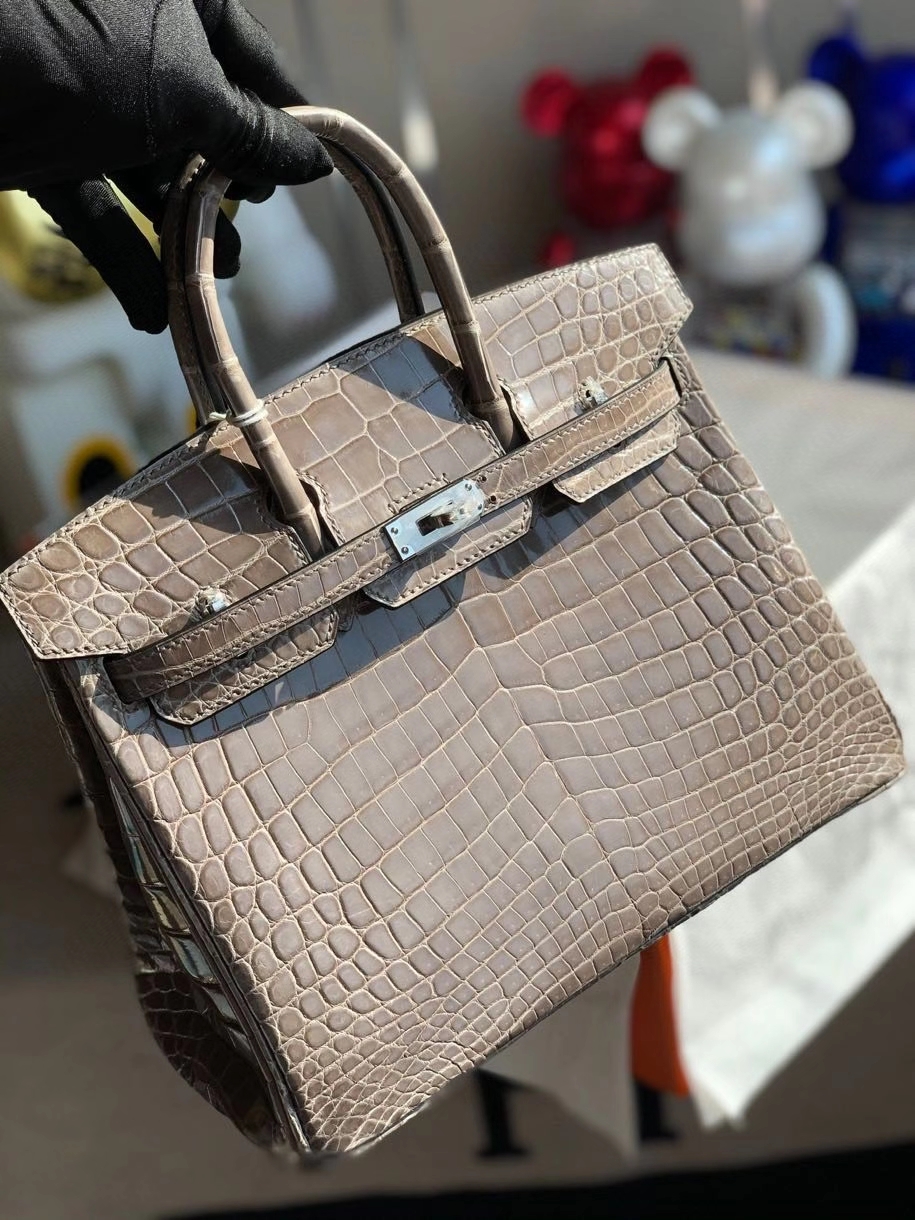 Hermès(爱马仕)Birkin 25cm Crocodile shiny 亮面鳄鱼 ck81 斑鸠灰 银扣 顶级手缝 品相完美 现货-拉尔森鳄鱼皮具定制 - 爱马仕包包官网 Hermès(爱马仕)Birkin 25cm Crocodile shiny 亮面鳄鱼 ck81 斑鸠灰 银扣 顶级手缝 品相完美 现货