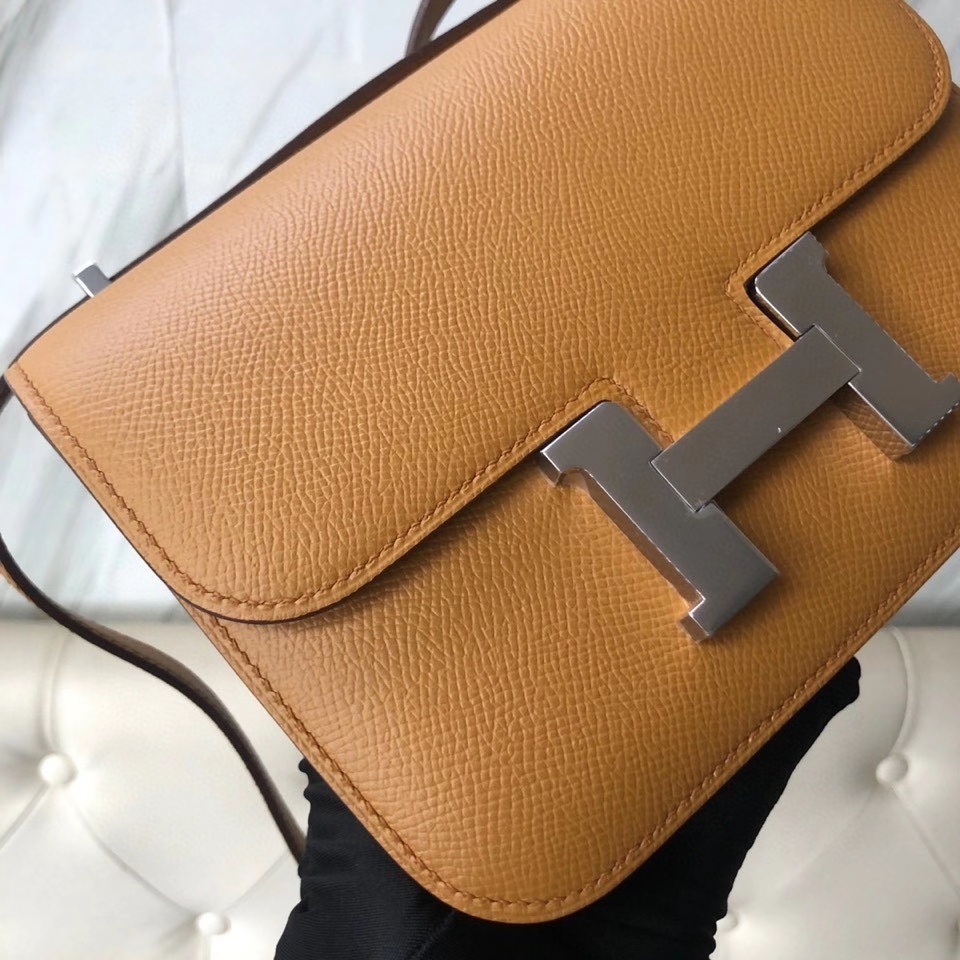 Hermès（爱马仕）Constance 18cm Epsom 原厂掌纹皮  2S 芝麻色 Sesame 银扣