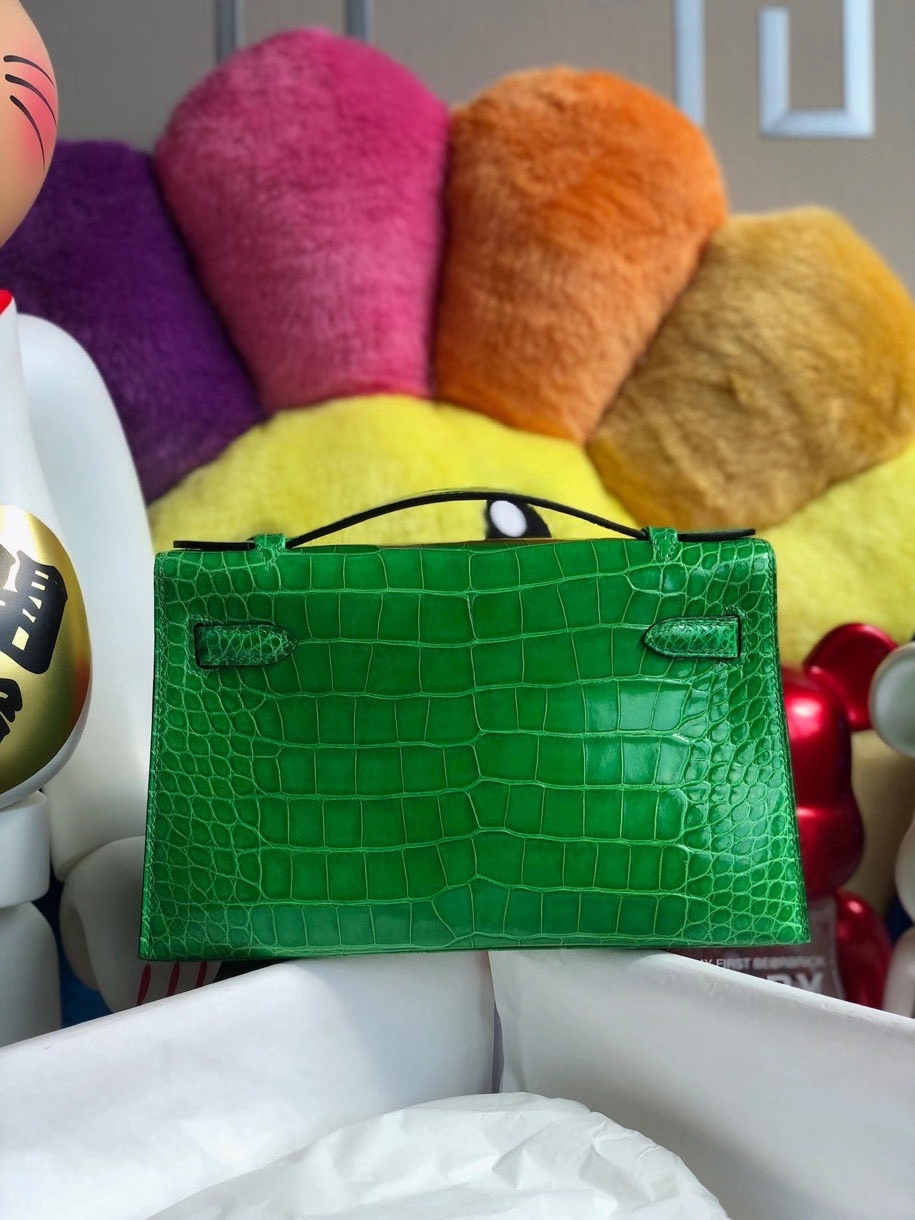 Hermès(爱马仕)Mini kelly pochette 22cm Alligator shiny 亮面鳄鱼 1L仙人掌绿 银扣 顶级手缝 晚宴包 现货-拉尔森鳄鱼皮具定制 - 爱马仕包包官网 Hermès(爱马仕)Mini kelly pochette 22cm Alligator shiny 亮面鳄鱼 1L仙人掌绿 银扣 顶级手缝 晚宴包 现货