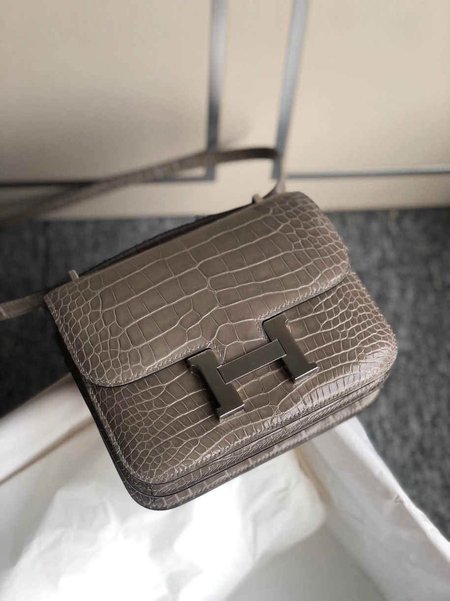 Hermès（爱马仕）Constance 18cm Alligtaor matt 雾面鳄鱼 ck81 斑鸠灰 银扣 顶级手缝
