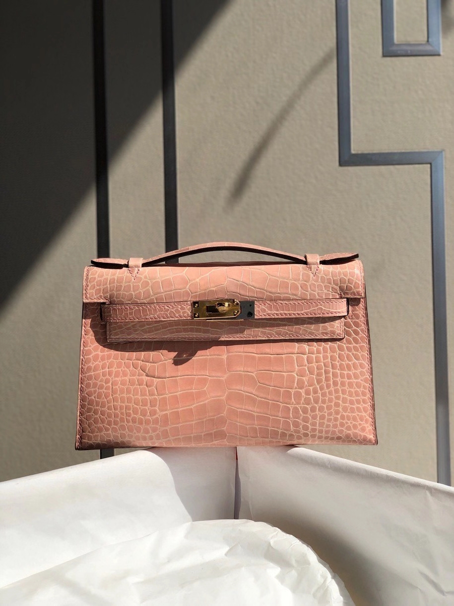 Hermès（爱马仕）Mini Kelly pochette 22cm Alligator shiny 亮面鳄鱼 1Ｑ奶昔粉 金扣 顶级手缝 现货