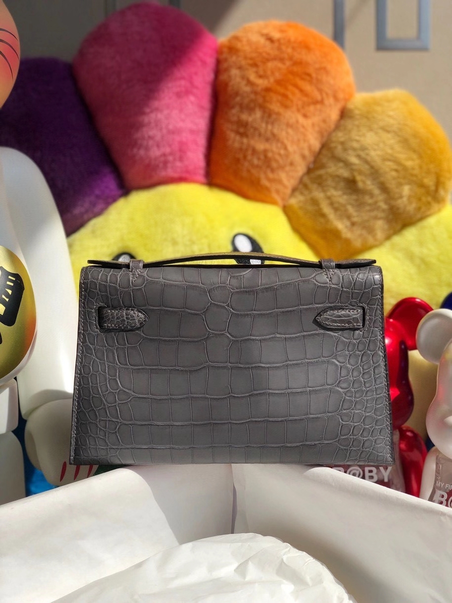 Hermès(爱马仕)Mini kelly pochette 22cm Alligator shiny 亮面鳄鱼 慕斯灰 金扣 晚宴包 顶级手缝 现货-拉尔森鳄鱼皮具定制 - 爱马仕包包官网 Hermès(爱马仕)Mini kelly pochette 22cm Alligator shiny 亮面鳄鱼 慕斯灰 金扣 晚宴包 顶级手缝 现货