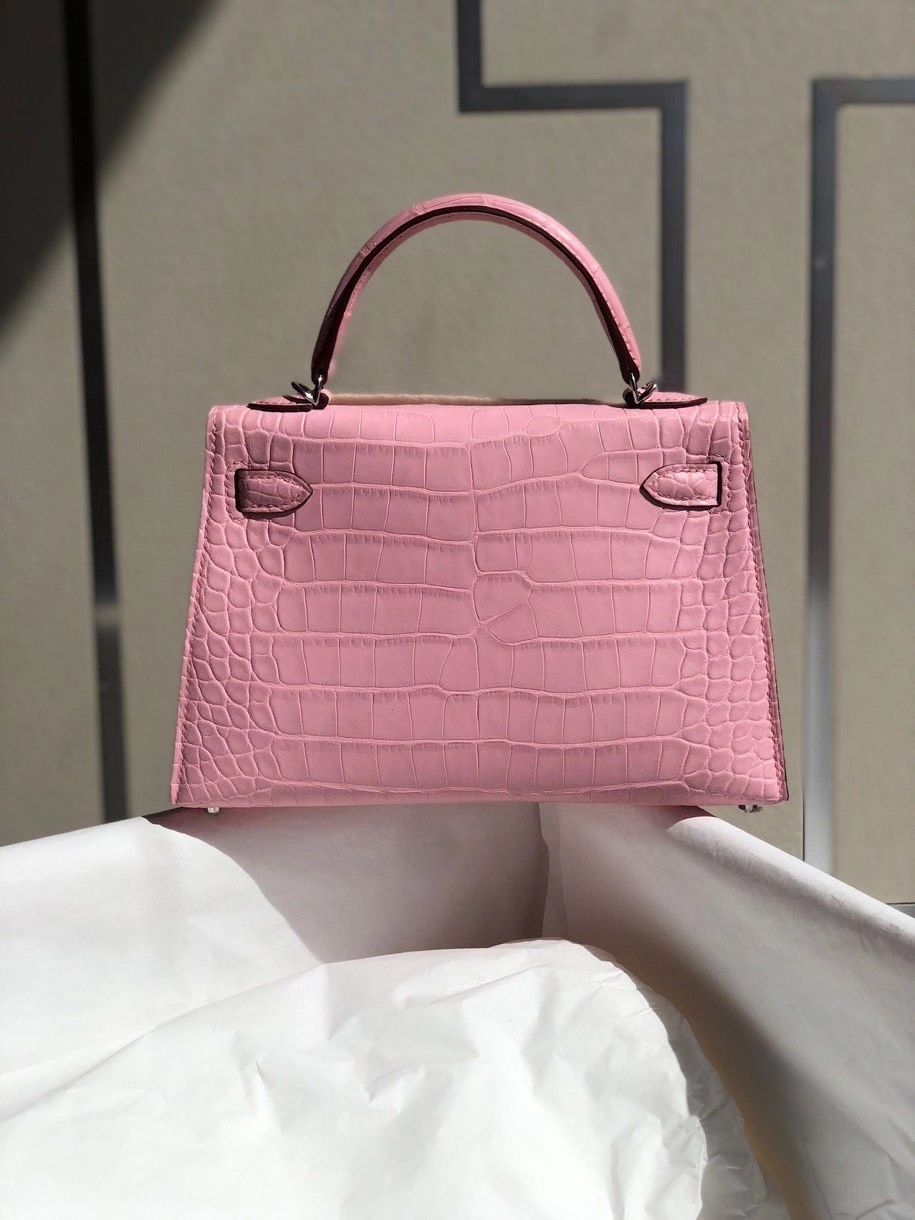 Hermès(爱马仕)Mini kelly ll alligator matt 雾面鳄鱼 5p 樱花粉 银扣 顶级手缝 小可爱 现货-拉尔森鳄鱼皮具定制 - 爱马仕包包官网 Hermès(爱马仕)Mini kelly ll alligator matt 雾面鳄鱼 5p 樱花粉 银扣 顶级手缝 小可爱 现货