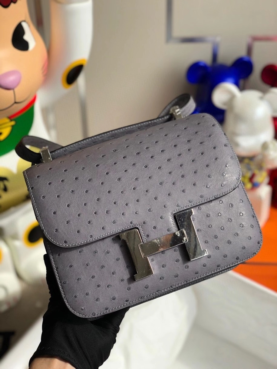 Hermès（爱马仕）Constance 24cm Ostrich kk 鸵鸟 玛瑙灰 内拼国旗红 银扣 顶级手缝 现货