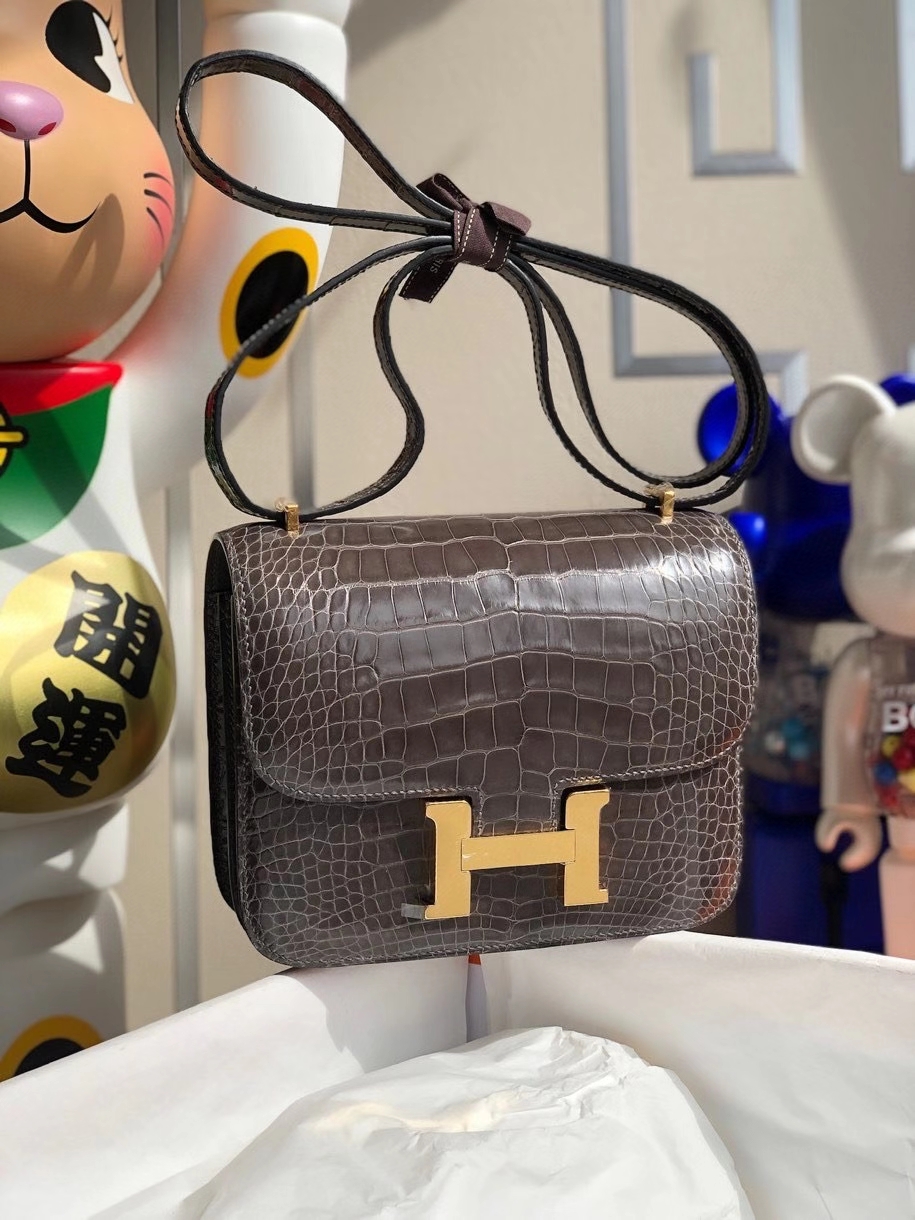 Hermès（爱马仕）Constance 18cm Alligator shiny 亮面鳄鱼 石墨灰 金扣 顶级手缝 现货