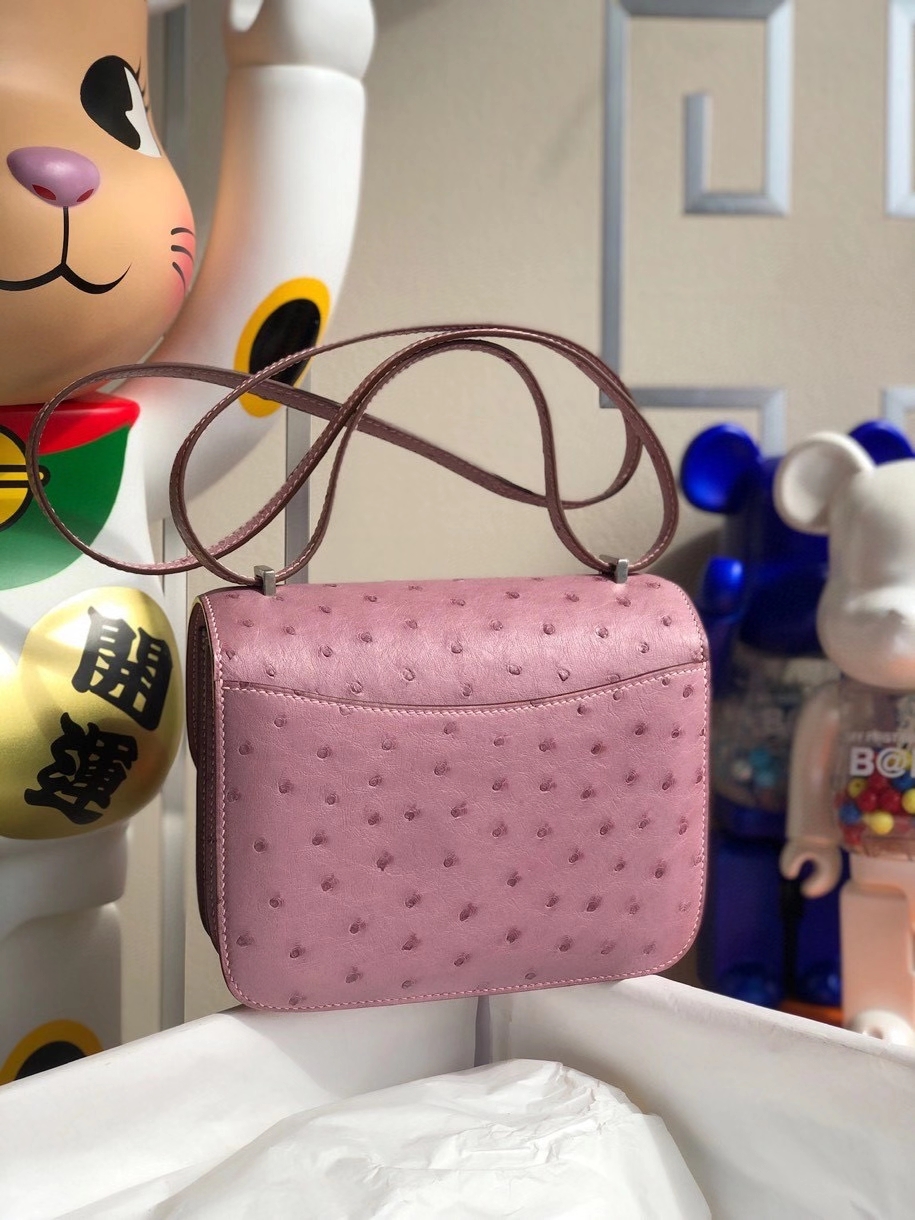 Hermès（爱马仕）Constance 18cm Ostrich kk 鸵鸟 皮粉 银扣 顶级手缝 现货