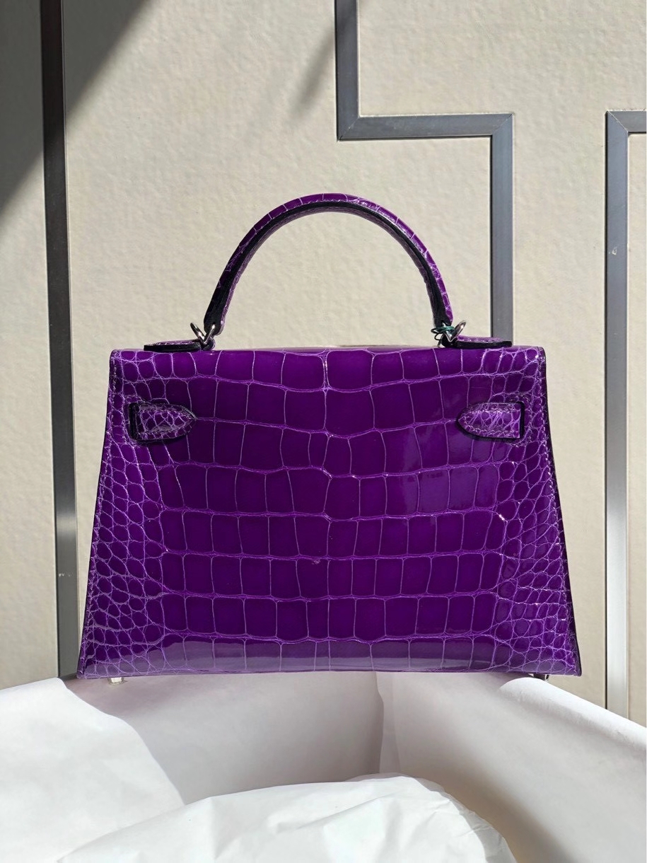Hermès(爱马仕)Mini kelly ll alligator shiny 亮面鳄鱼 5L 极度紫 银扣 顶级手缝 小可爱 现货-拉尔森鳄鱼皮具定制 - 爱马仕包包官网 Hermès(爱马仕)Mini kelly ll alligator shiny 亮面鳄鱼 5L 极度紫 银扣 顶级手缝 小可爱 现货