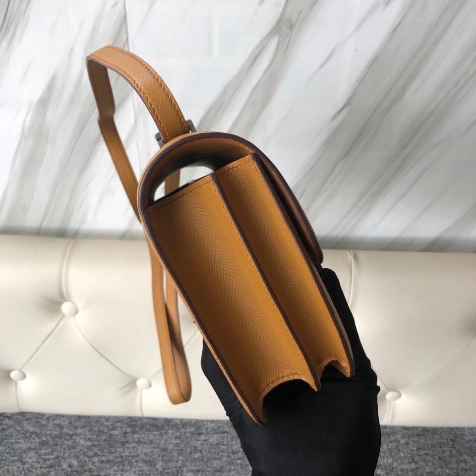 Hermès（爱马仕）Constance 18cm Epsom 原厂掌纹皮  2S 芝麻色 Sesame 银扣
