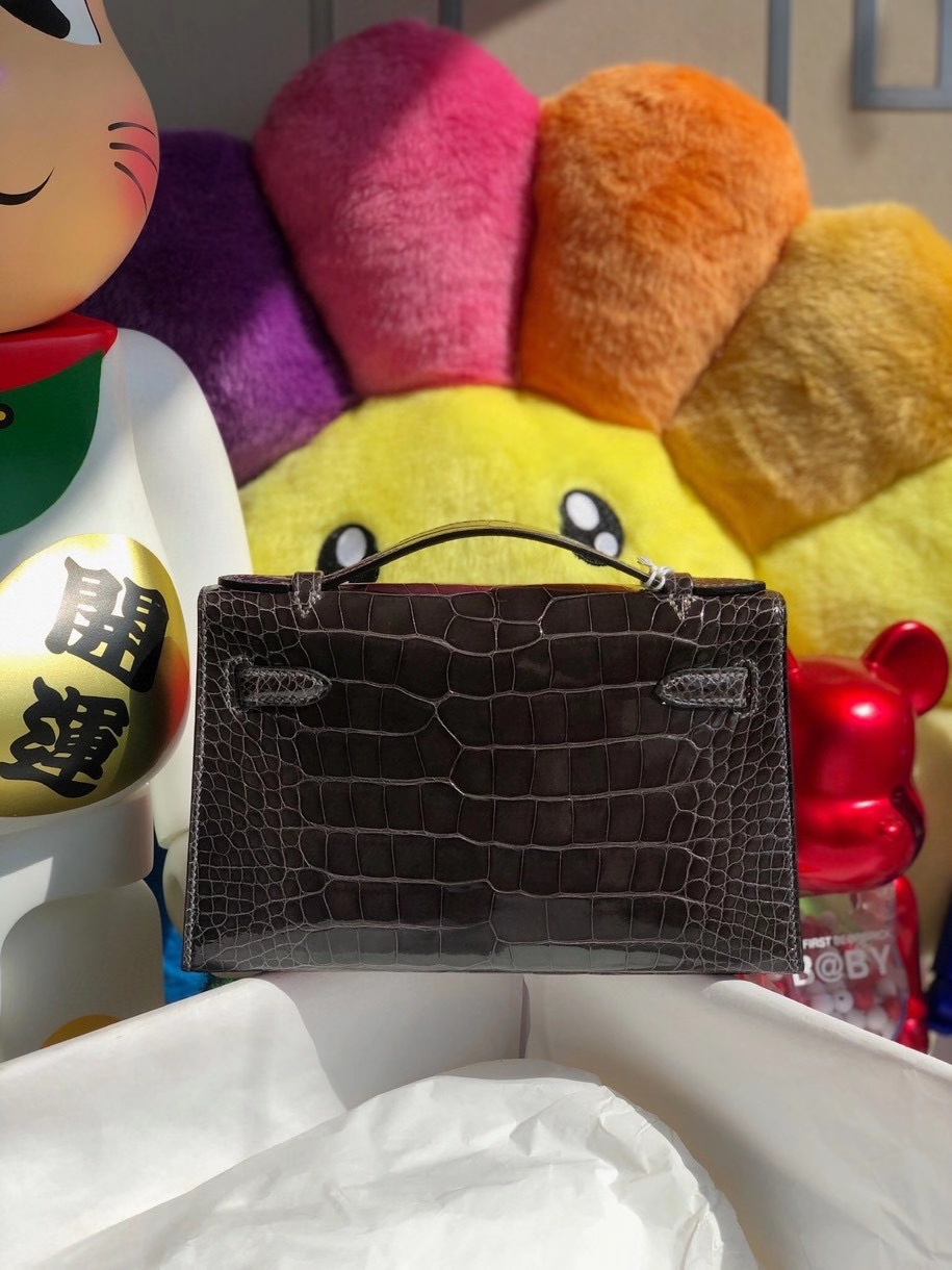 Hermès(爱马仕)Mini kelly pochette 22cm Alligator shiny 亮面鳄鱼 8F锡器灰 银扣 顶级手缝 晚宴包 现货-拉尔森鳄鱼皮具定制 - 爱马仕包包官网 Hermès(爱马仕)Mini kelly pochette 22cm Alligator shiny 亮面鳄鱼 8F锡器灰 银扣 顶级手缝 晚宴包 现货