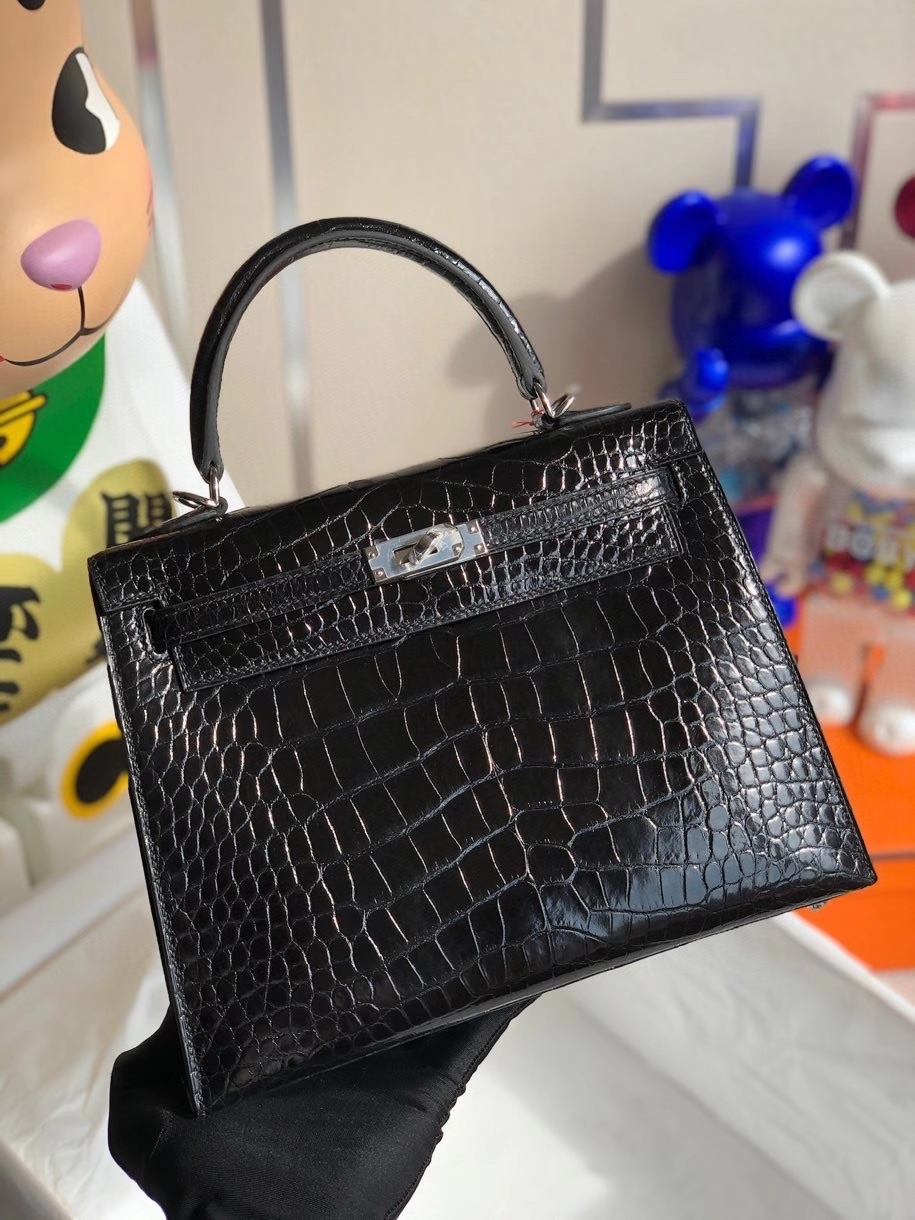 Hermès(爱马仕)Kelly 25cm Alligator shiny 亮面鳄鱼 ck89黑色 Noir 银扣 顶级手缝 现货-拉尔森鳄鱼皮具定制 - 爱马仕包包官网 Hermès(爱马仕)Kelly 25cm Alligator shiny 亮面鳄鱼 ck89黑色 Noir 银扣 顶级手缝 现货