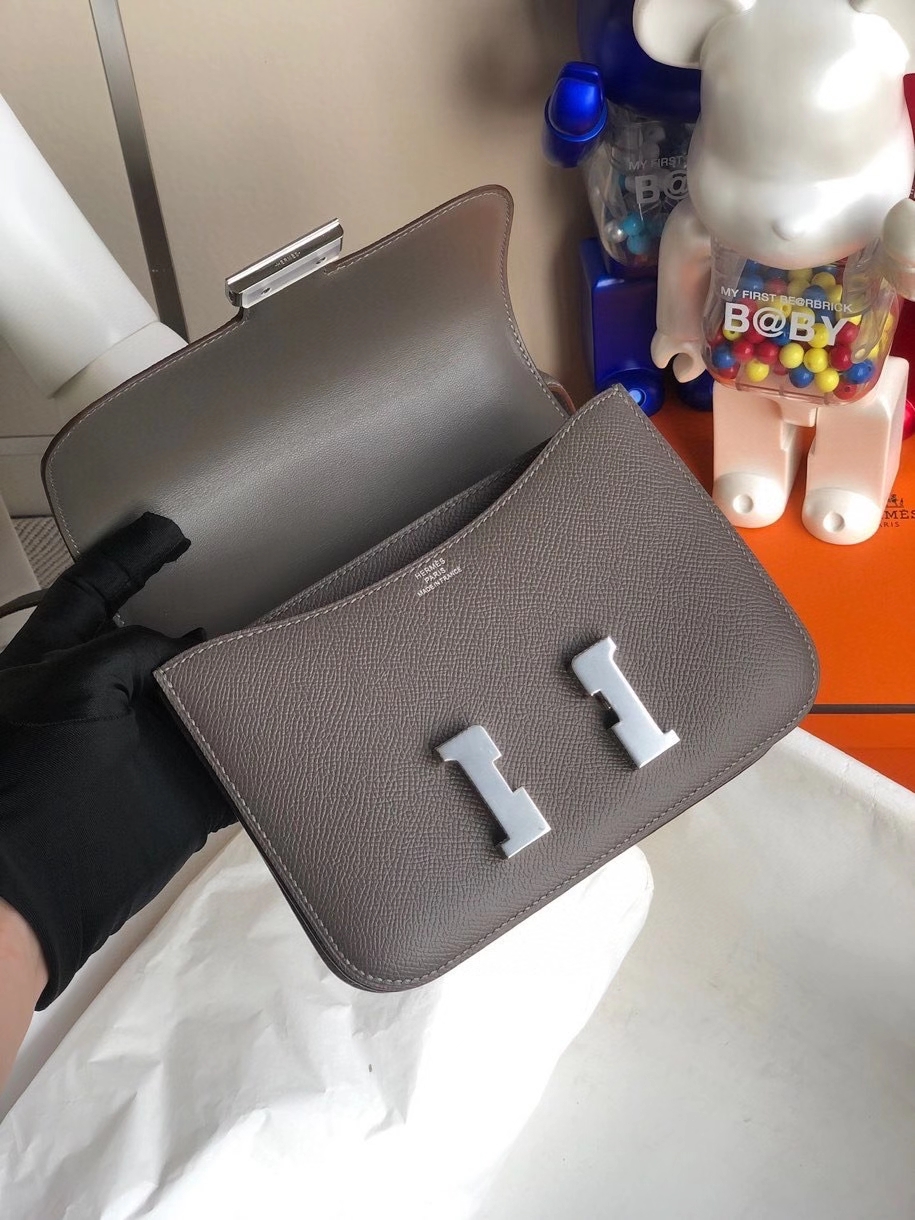 Hermès(爱马仕)Constance 18cm Epsom 原厂掌纹皮 8F 锡器灰 etain 银扣 顶级手缝 定制-拉尔森鳄鱼皮具定制 - 爱马仕包包官网 Hermès(爱马仕)Constance 18cm Epsom 原厂掌纹皮 8F 锡器灰 etain 银扣 顶级手缝 定制