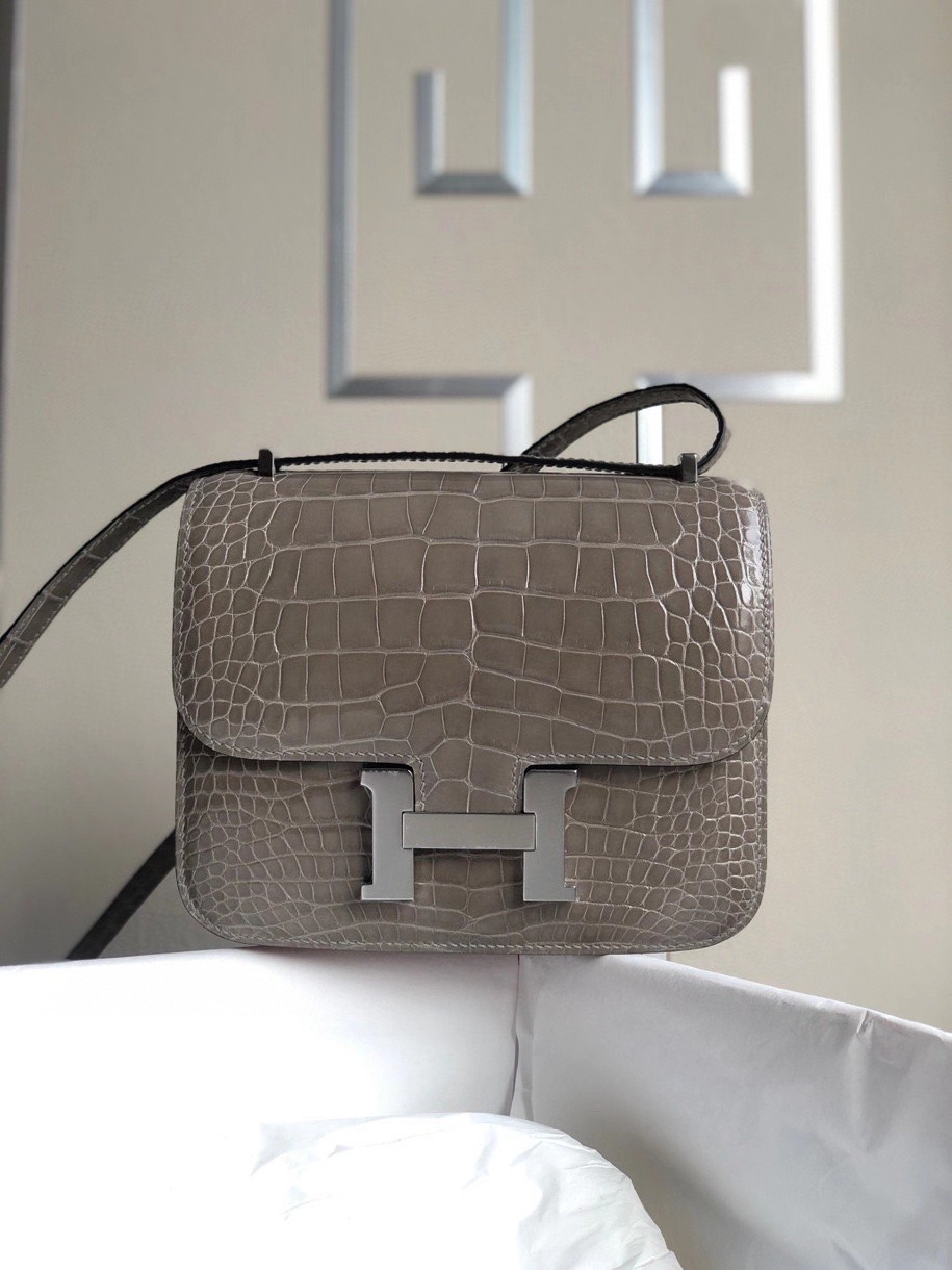 Hermès（爱马仕）Constance 18cm Alligtaor matt 雾面鳄鱼 ck81 斑鸠灰 银扣 顶级手缝