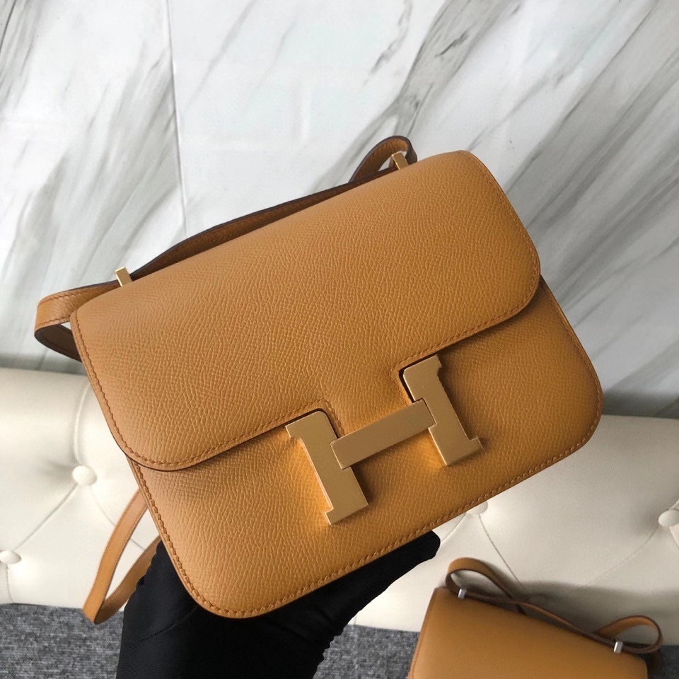 Hermès（爱马仕）Constance 18cm Epsom 原厂掌纹皮  2S 芝麻色 Sesame 金扣