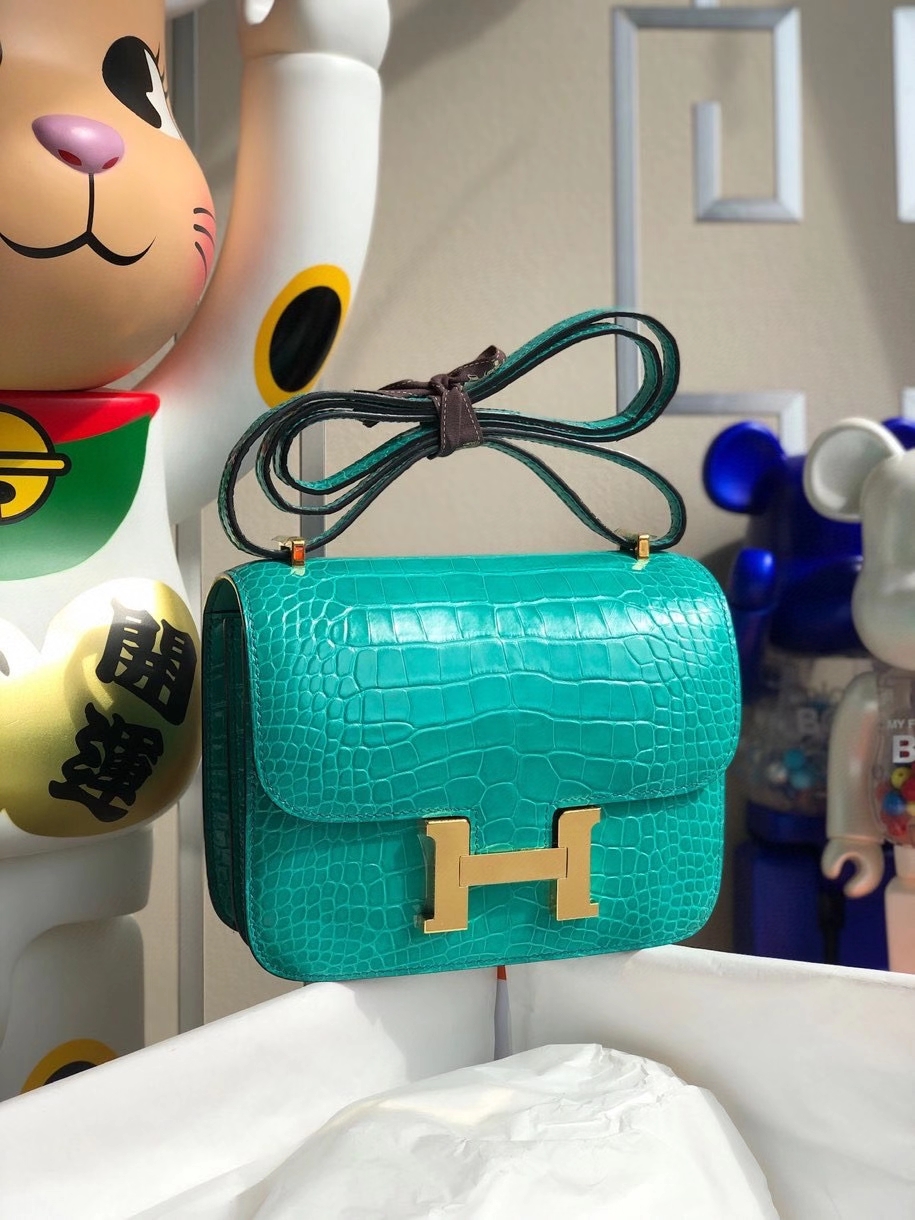 Hermès（爱马仕）Constance 18cm Alligator shiny 亮面鳄鱼 6O 帝王绿 金扣 顶级手缝 现货