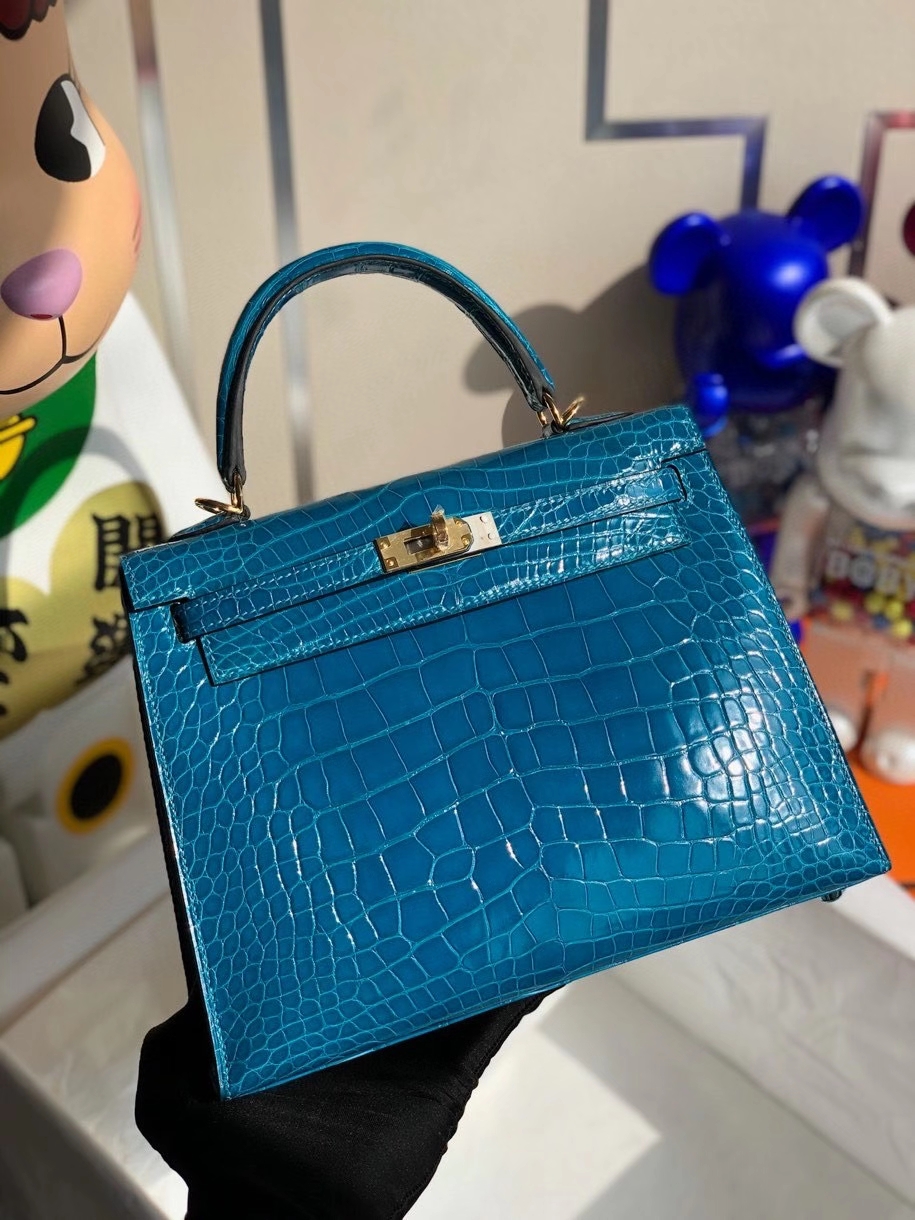Hermès(爱马仕)Kelly 25cm Porosus shiny 亮面澳洲湾鳄 7Q希腊蓝 Mykonos 金扣 顶级手缝 现货-拉尔森鳄鱼皮具定制 - 爱马仕包包官网 Hermès(爱马仕)Kelly 25cm Porosus shiny 亮面澳洲湾鳄 7Q希腊蓝 Mykonos 金扣 顶级手缝 现货