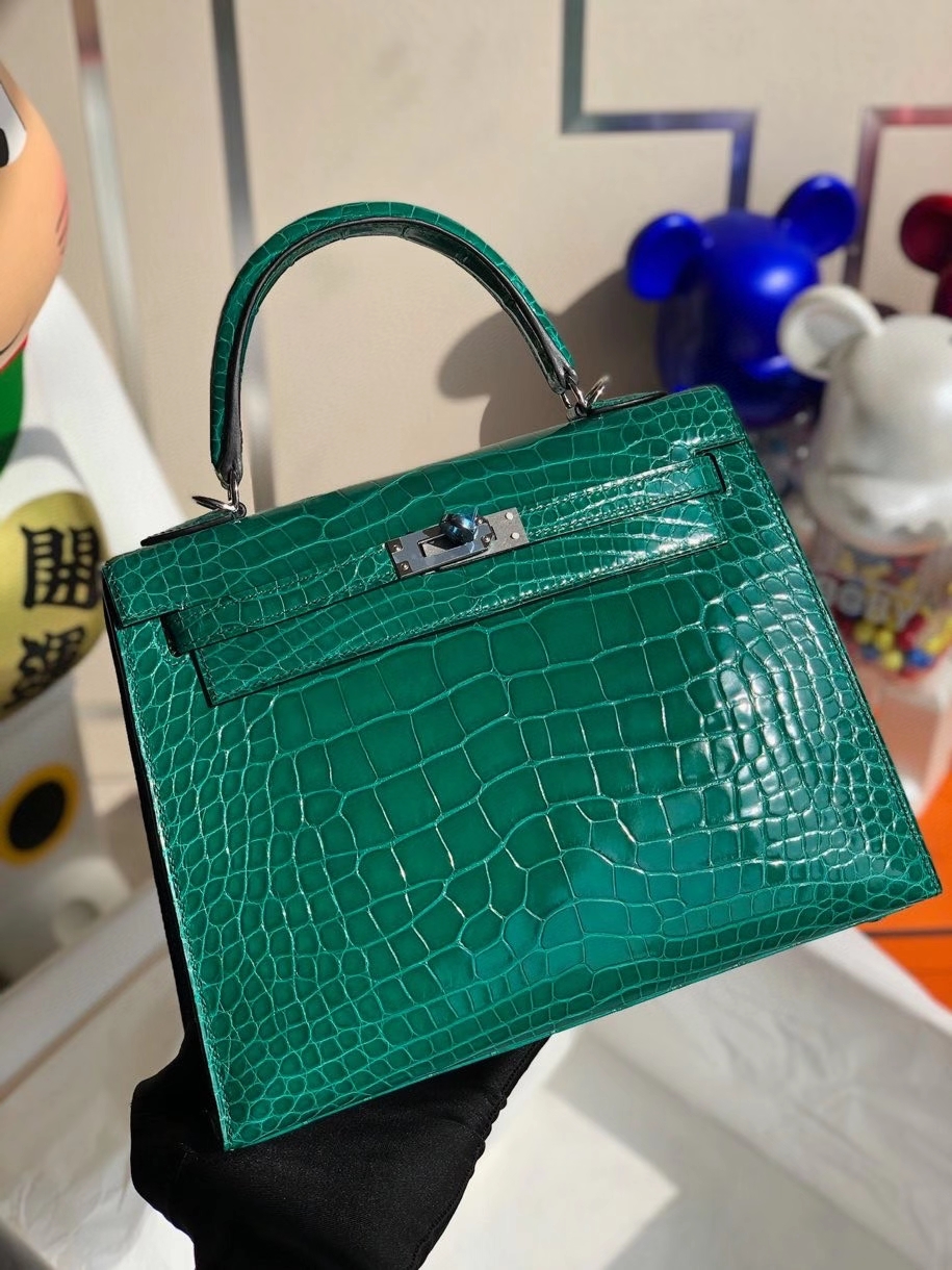 Hermès(爱马仕)Kelly 25cm Alligator shiny 亮面鳄鱼6Q 翡翠绿 银扣 顶级手缝 现货-拉尔森鳄鱼皮具定制 - 爱马仕包包官网 Hermès(爱马仕)Kelly 25cm Alligator shiny 亮面鳄鱼6Q 翡翠绿 银扣 顶级手缝 现货