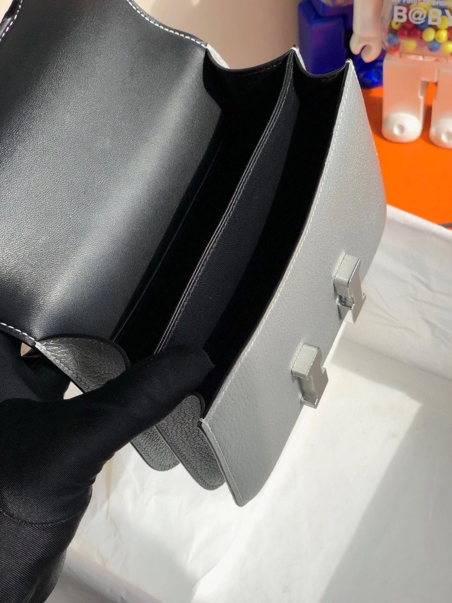 Hermès(爱马仕)Constance 18cm Chevre 山羊皮 银色 银扣 顶级手缝 限量定制-拉尔森鳄鱼皮具定制 - 爱马仕包包官网 Hermès(爱马仕)Constance 18cm Chevre 山羊皮 银色 银扣 顶级手缝 限量定制