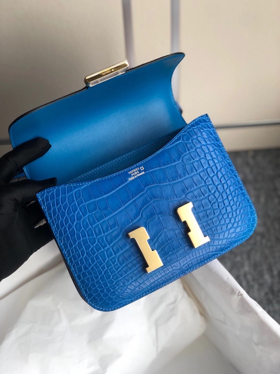 Hermès(爱马仕)Constance 18cm Alligtaor matt 雾面鳄鱼 7Q希腊蓝 金扣 顶级手缝-拉尔森鳄鱼皮具定制 - 爱马仕包包官网 Hermès(爱马仕)Constance 18cm Alligtaor matt 雾面鳄鱼 7Q希腊蓝 金扣 顶级手缝