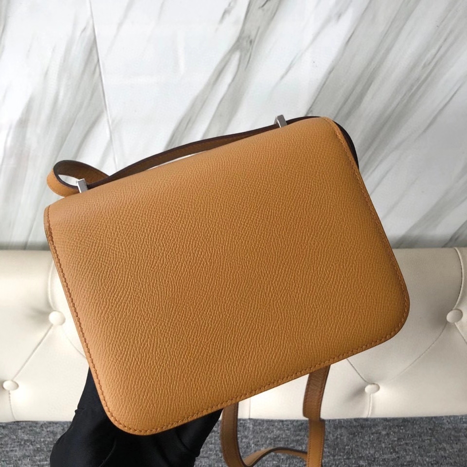 Hermès（爱马仕）Constance 18cm Epsom 原厂掌纹皮  2S 芝麻色 Sesame 银扣