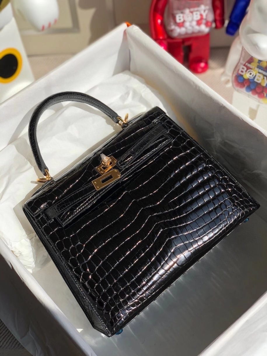 Hermès(爱马仕)Kelly 25cm Crocodile shiny 亮面鳄鱼 ck89 黑色 Noir 金扣 顶级手缝 拱珠现货-拉尔森鳄鱼皮具定制 - 爱马仕包包官网 Hermès(爱马仕)Kelly 25cm Crocodile shiny 亮面鳄鱼 ck89 黑色 Noir 金扣 顶级手缝 拱珠现货