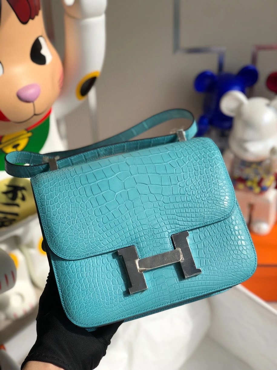 Hermès(爱马仕)Constance 24cm Alligator matt 雾面鳄鱼 3Z 圣西尔蓝 银扣 顶级手缝 现货-拉尔森鳄鱼皮具定制 - 爱马仕包包官网 Hermès(爱马仕)Constance 24cm Alligator matt 雾面鳄鱼 3Z 圣西尔蓝 银扣 顶级手缝 现货
