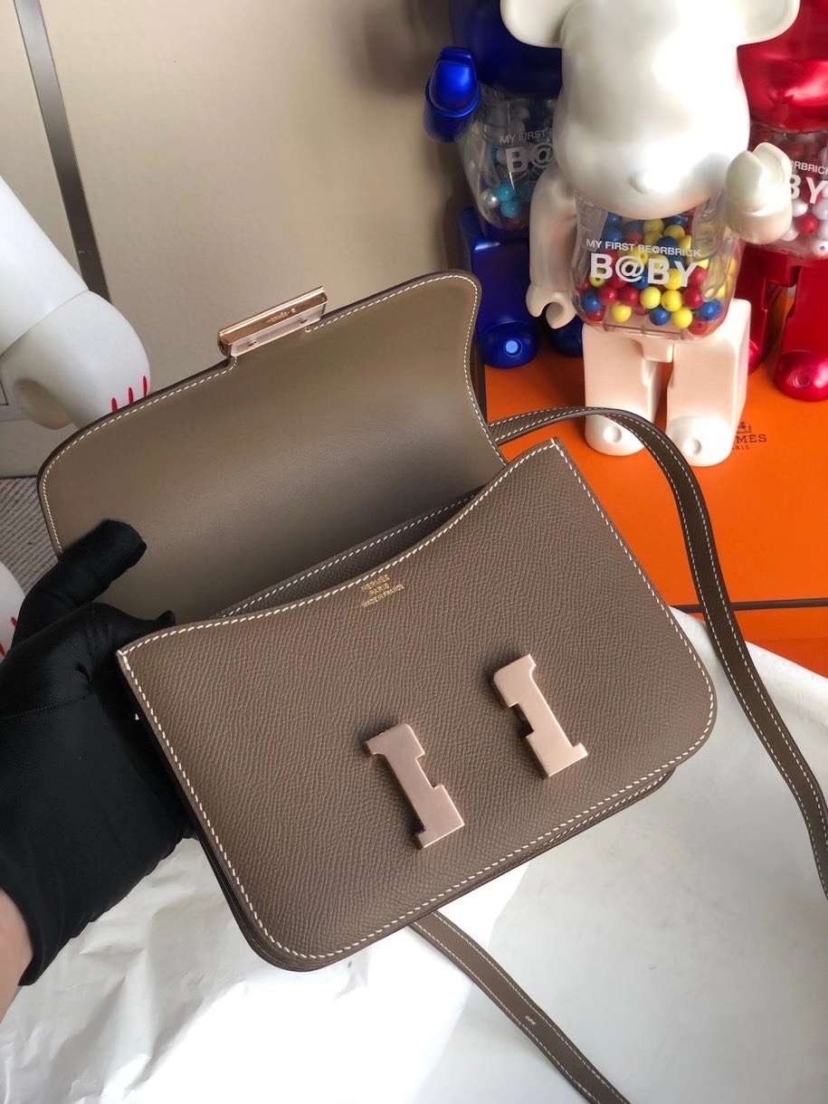 Hermès(爱马仕)Constance 18cm Epsom 原厂掌纹皮 ck18 大象灰 玫瑰金扣 顶级手缝 定制-拉尔森鳄鱼皮具定制 - 爱马仕包包官网 Hermès(爱马仕)Constance 18cm Epsom 原厂掌纹皮 ck18 大象灰 玫瑰金扣 顶级手缝 定制