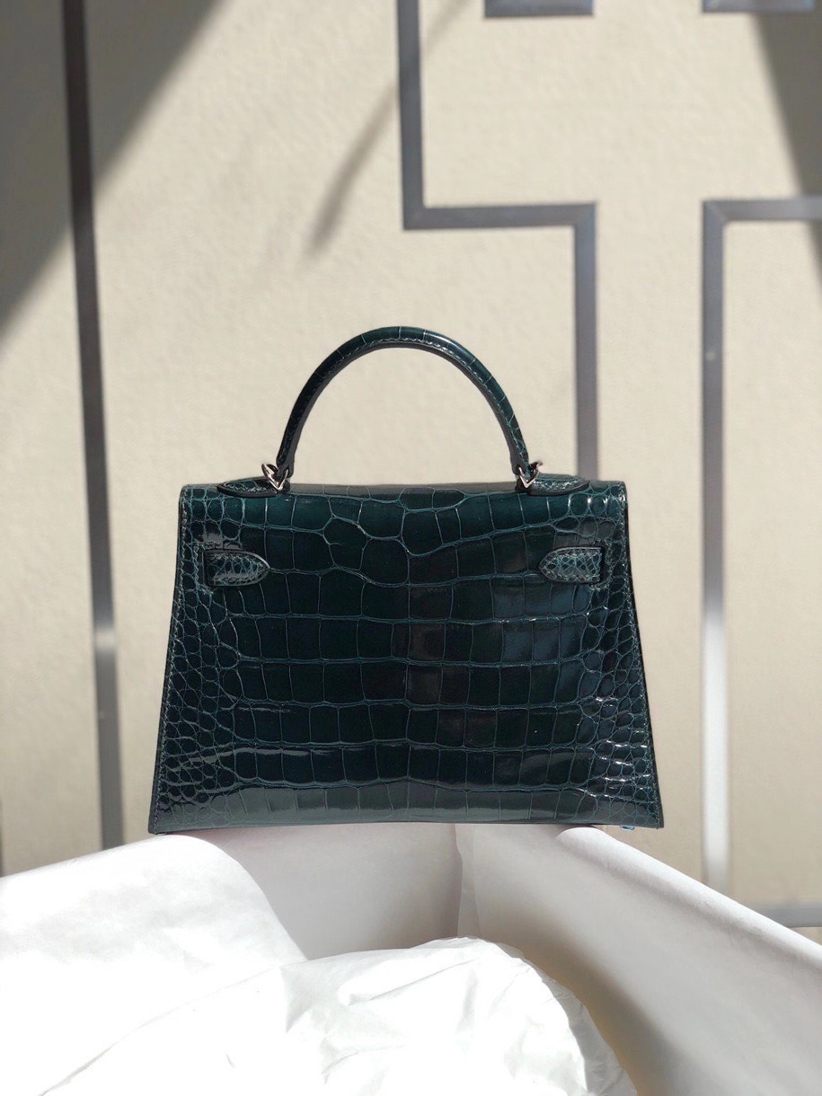 Hermès(爱马仕)Mini kelly ll alligator shiny 亮面鳄鱼 6O柏树绿 银扣 顶级手缝 小可爱 现货-拉尔森鳄鱼皮具定制 - 爱马仕包包官网 Hermès(爱马仕)Mini kelly ll alligator shiny 亮面鳄鱼 6O柏树绿 银扣 顶级手缝 小可爱 现货