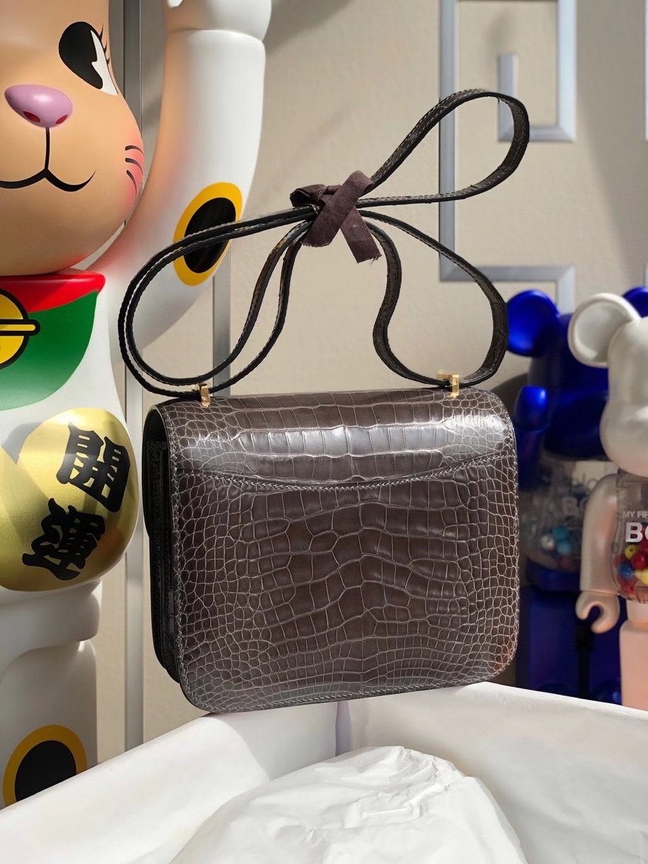 Hermès（爱马仕）Constance 18cm Alligator shiny 亮面鳄鱼 石墨灰 金扣 顶级手缝 现货