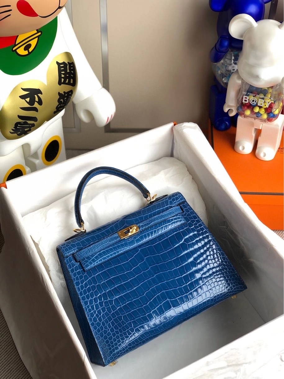 Hermès(爱马仕)Kelly 25cm Porosus shiny 亮面澳洲湾鳄 7Q希腊蓝 Mykonos 金扣 顶级手缝 现货-拉尔森鳄鱼皮具定制 - 爱马仕包包官网 Hermès(爱马仕)Kelly 25cm Porosus shiny 亮面澳洲湾鳄 7Q希腊蓝 Mykonos 金扣 顶级手缝 现货